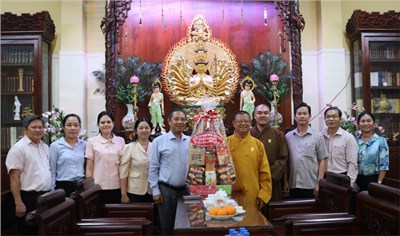 Các đoàn lãnh đạo huyện đến chúc mừng các cơ sở tôn giáo nhân dịp Lễ Phật đản 
